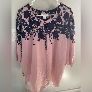 Women’s Motherhood Top
Pink and Blue Floral
Belt Included
Size Xl
